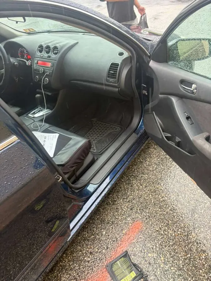 Vehicle lockout opened on the street